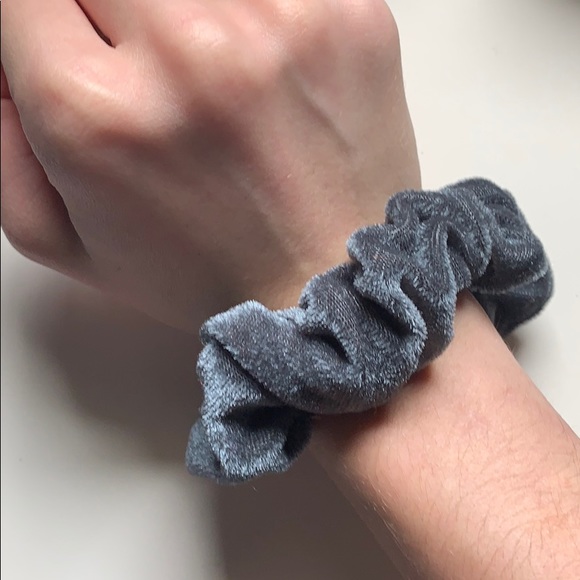 BEST VALUE!! 📦⁉️SCRUNCHIE MYSTERY BOX⁉️📦 - Picture 3 of 6